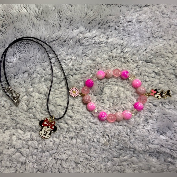 Minnie Mouse Bracelet and Pendant Necklace Set. - Picture 6 of 8